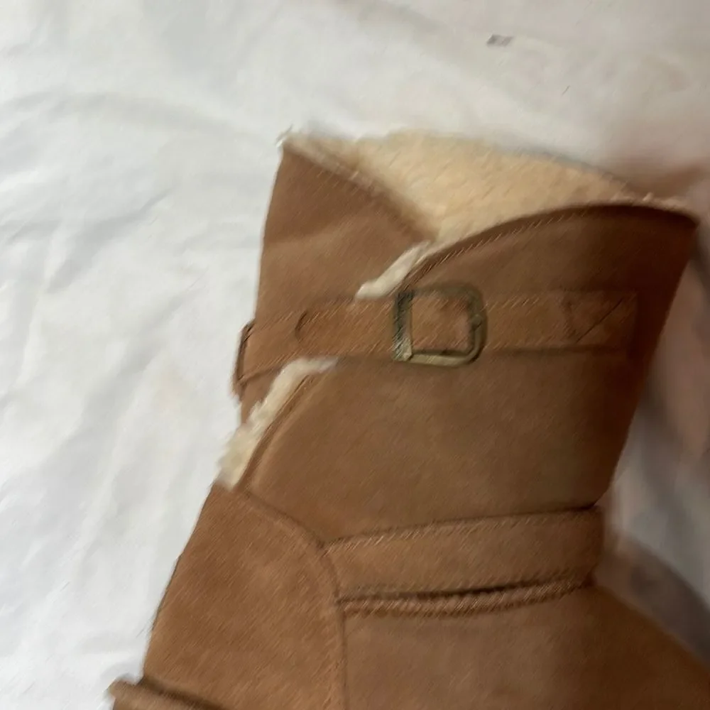 Bearpaw Tan Suede Wool Lining Winter Boots. Size 8.